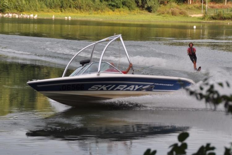 ski ray waterskiboot